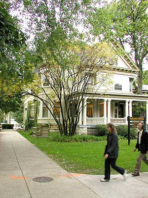 Photo of the 1914 Sheridan Road